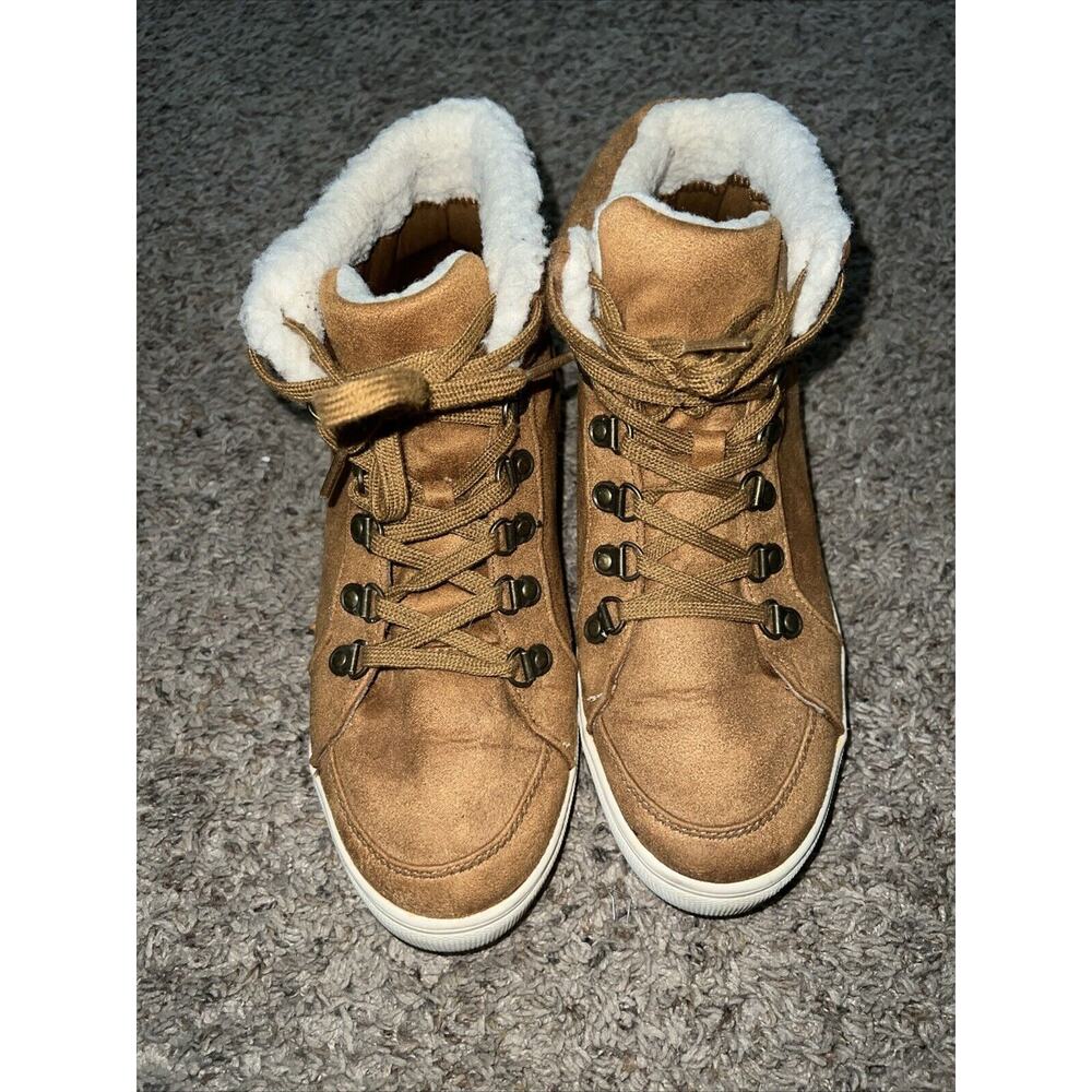 American Eagle Outfitters - Carmel Suede Lace Up Sneaker W/ FauxFur- Size 9